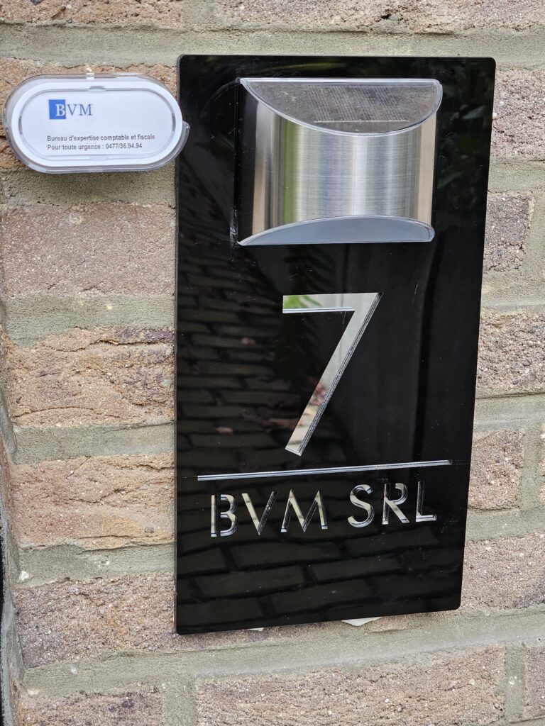 Plaque professionnelle extérieure de la fiduciaire BVM
