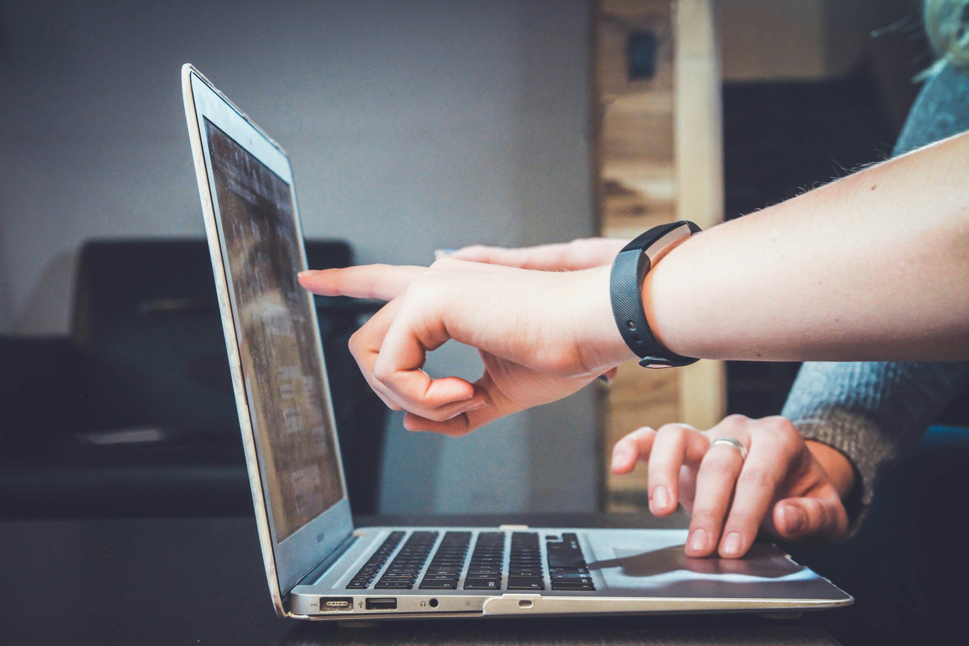 Utilisation d'outils digitaux par une fiduciaire comptable pour optimiser la gestion et faire gagner du temps à l'entreprise